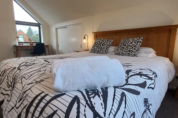 4 bedrooms, desk, free WiFi, bed sheets