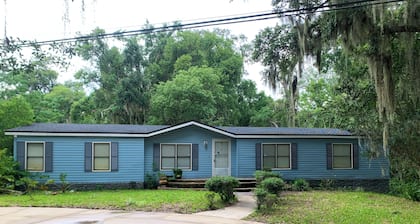 Cozy 5 Bedroom 85” TV Home in a Secluded Area