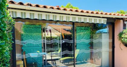 🌷 Charming vacation villa with terrace & WIFI at Les Capellans 🌷