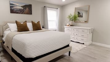 2 chambres, fer et planche à repasser, lit de bébé portatif