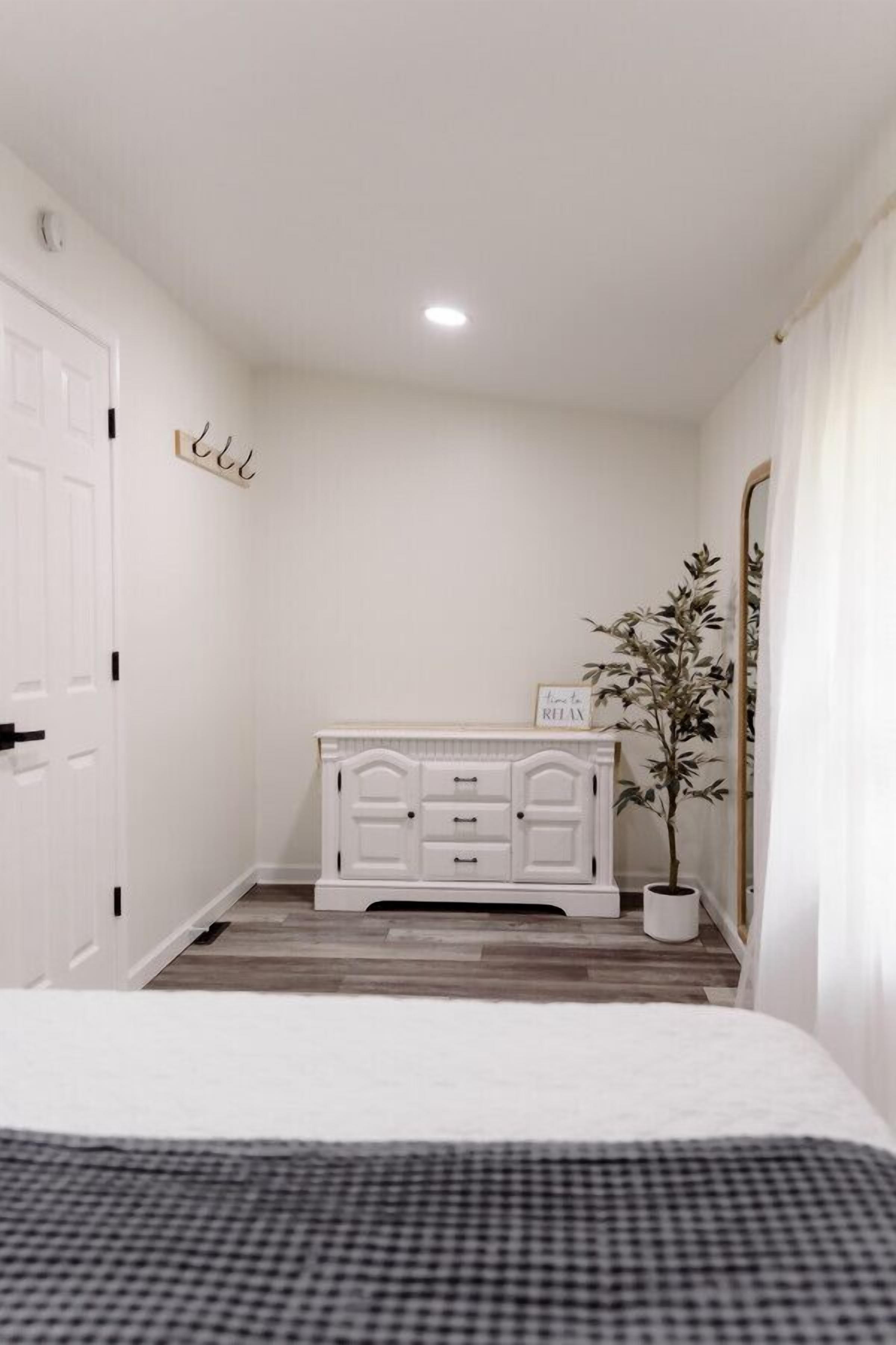 2 bedrooms, iron/ironing board, travel cot, free WiFi