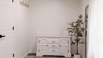 2 bedrooms, iron/ironing board, travel cot, free WiFi