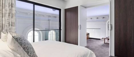 1 bedroom, desk, iron/ironing board, WiFi