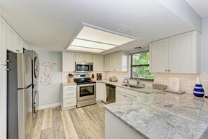 Kjøleskap, kokeplater og oppvaskmaskin