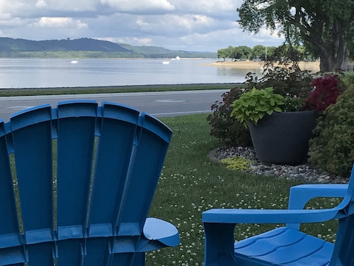 Beautiful spacious house with spectacular  views of Lake Pepin