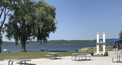 Beautiful spacious house with spectacular views of Lake Pepin