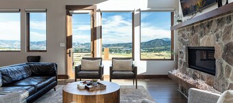 3 Ski Resorts, Hiking, 2 King Bds, Private Hot Tub