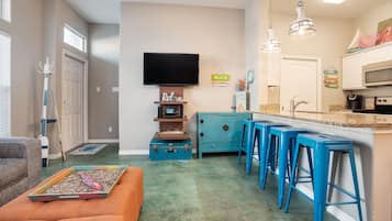 Una televisión, libros