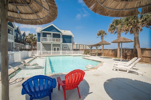 Utendørsbasseng og et oppvarmet basseng