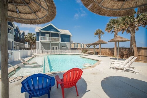 Ocean view, steps from the beach!