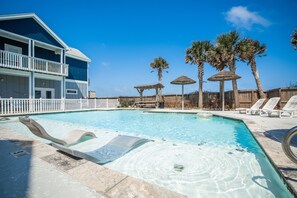 Outdoor pool, a heated pool - Ocean view, steps from the beach! (Corpus Christi)