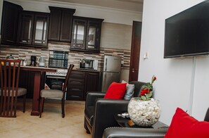 Fridge, microwave, oven, stovetop - Stunning 2-Bed Apartment in Dar es Salaam (Dar es Salaam)
