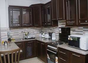 Fridge, microwave, oven, stovetop - Stunning 2-Bed Apartment in Dar es Salaam (Dar es Salaam)