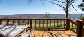 Cozy Getaway with a View!