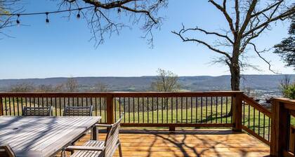 Cozy Getaway with a View!