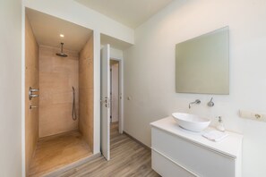 淋浴設備、風筒、提供毛巾