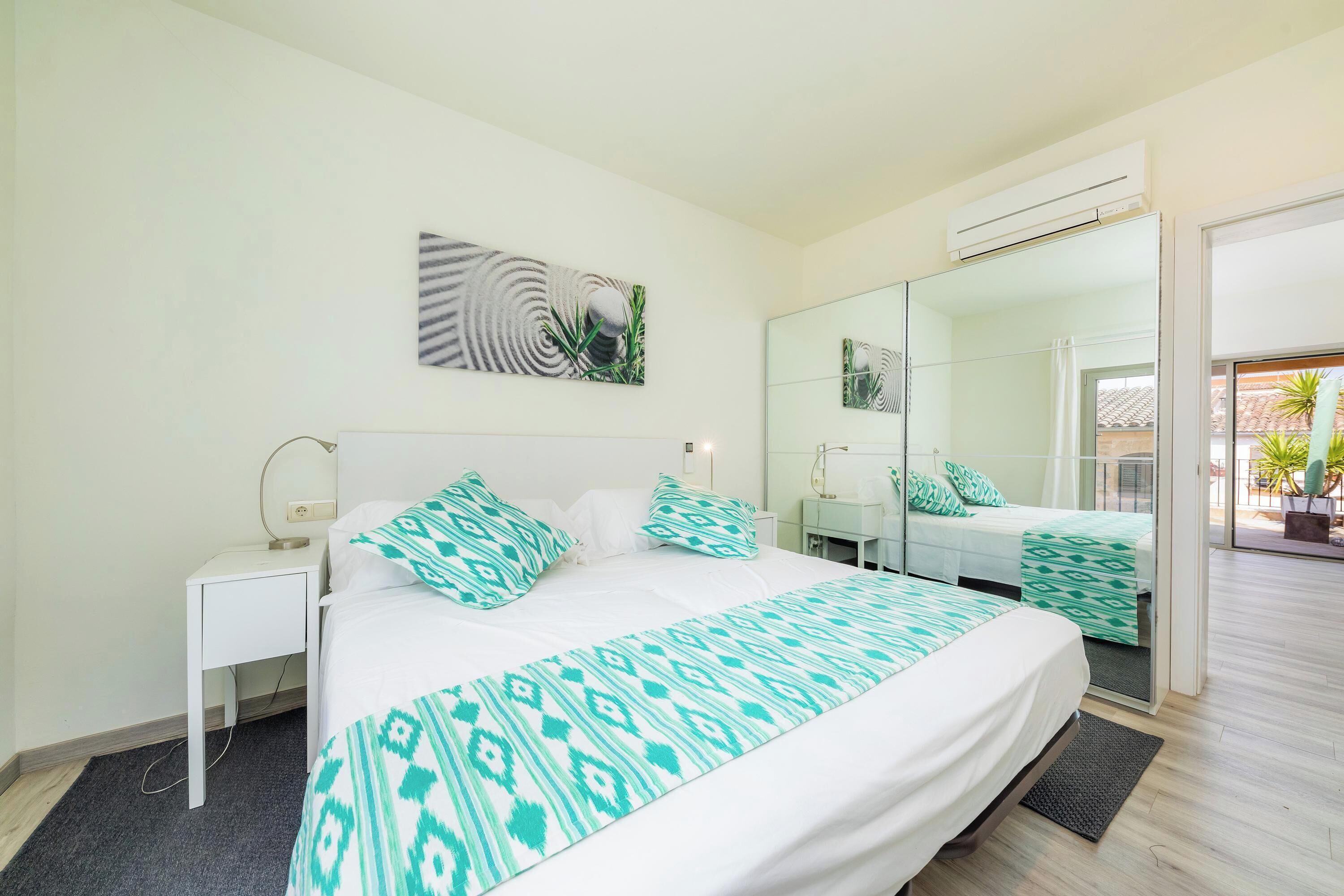 4 slaapkamers, een strijkplank/strijkijzer, gratis wifi, beddengoed