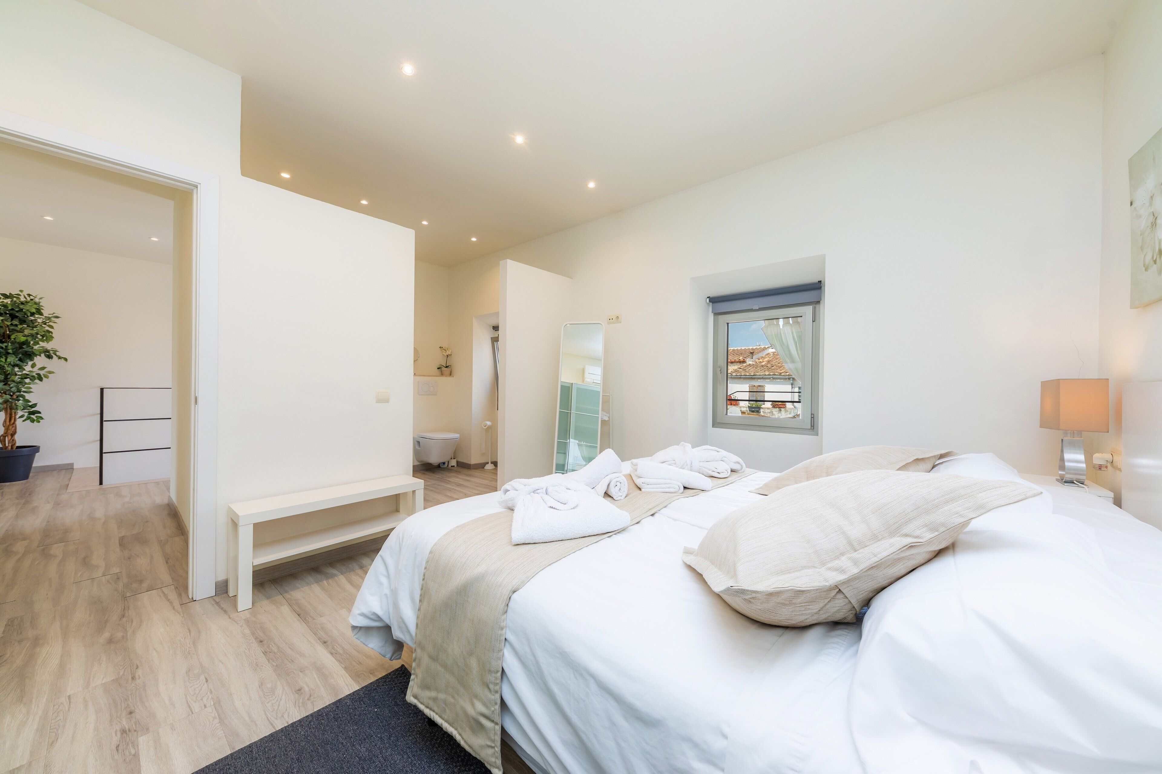 4 多间卧室、熨斗/熨衣板、免费 WiFi、床单