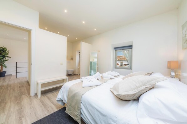 4 habitaciones, tabla de planchar con plancha y wifi gratis