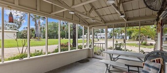 Cypress Crab Cottage in Steinhatchee!  1 bed, 1 bath, screen porch, full kitchen