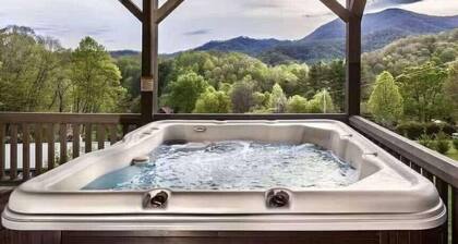 Blue Moon Lodge: Reconnect with Family and Friends with Room to Spread Out!