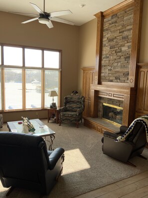 Living Room & Fireplace - Cozy Lake Home in Hawaiian Village (Papillion)