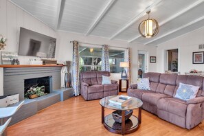 Smart TV, DVD player, books, offices