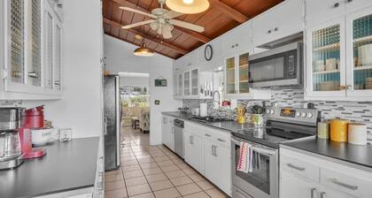 Lake Silver Retreat – 5BR Lakefront Home w/ Dock, Kayaks & Legoland-Themed Room – Perfect Getaway!