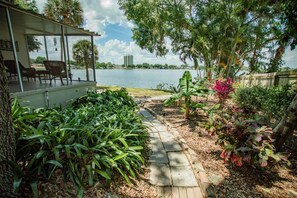 المنطقة المحيطة بالمنشأة