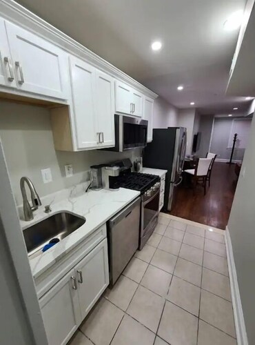 Beautiful 2 Bed/1 Bath & Sofa Bed Near Union Station