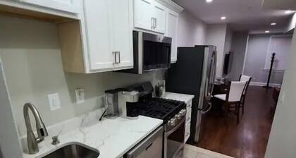 Beautiful 2 Bed/1 Bath & Sofa Bed Near Union Station