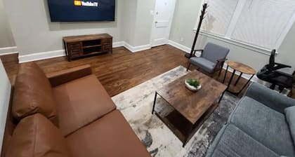 Beautiful 2 Bed/1 Bath & Sofa Bed Near Union Station