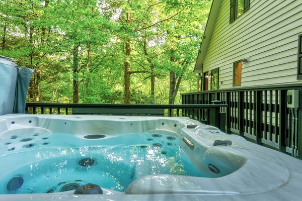 Outdoor spa tub