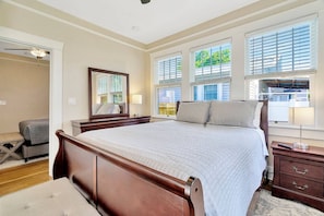 3 bedrooms, desk, iron/ironing board, free WiFi