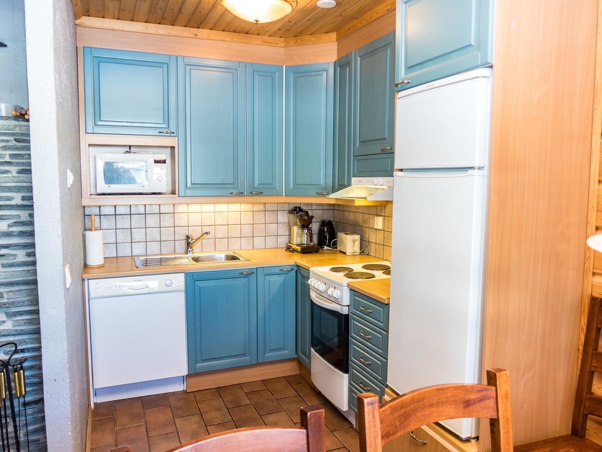 Jääkaappi, mikroaaltouuni, astianpesukone