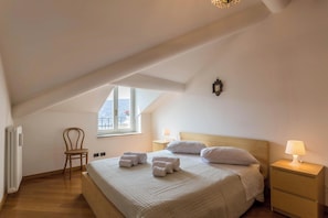 2 عدّة غرف نوم ومكواة/لوح كي وواي فاي مجانًا وملاءات أسرّة