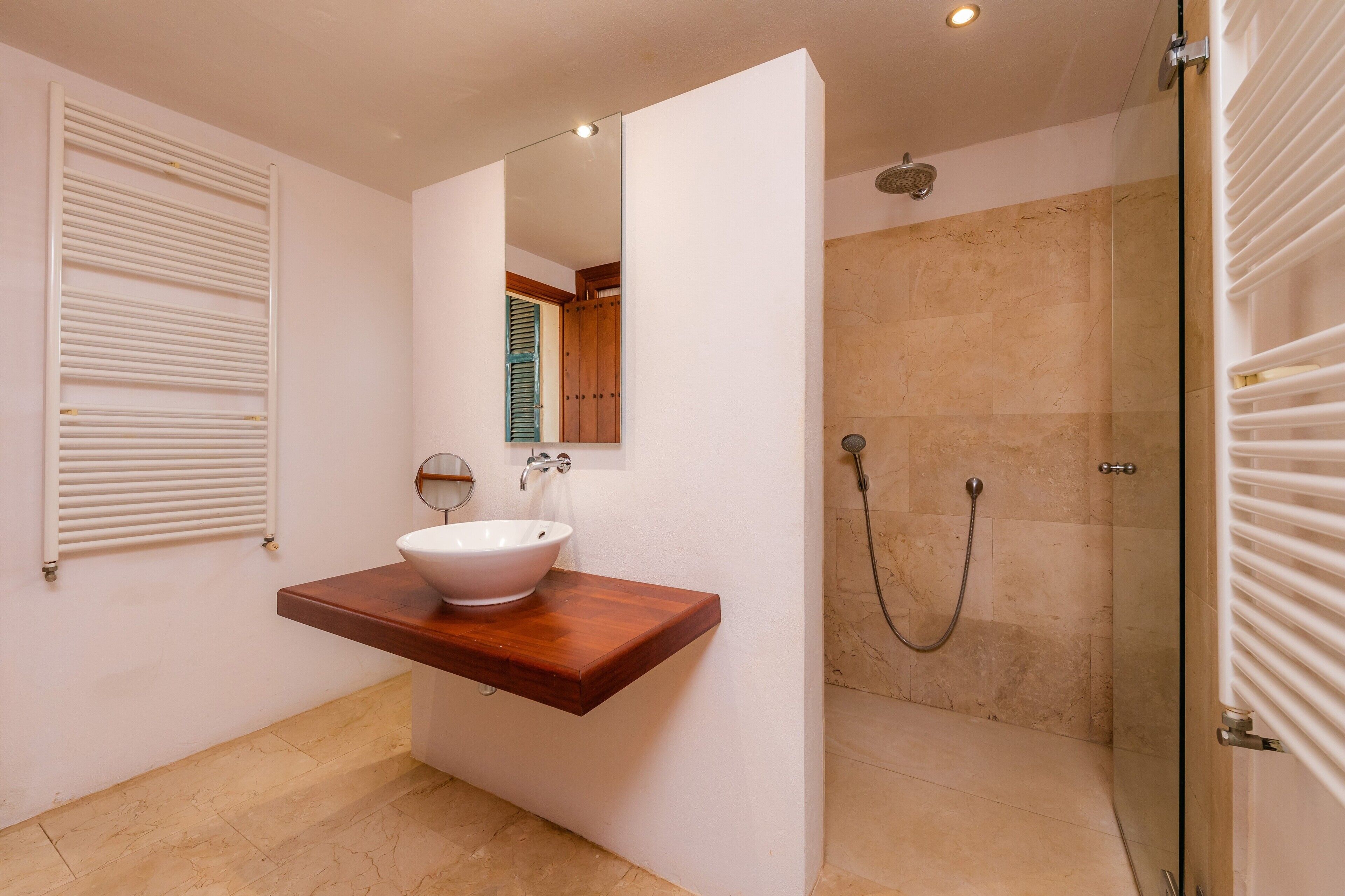 Bathtub, hair dryer, towels