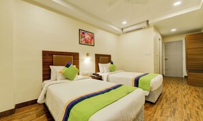 Standard Double Room | Desk, iron/ironing board, free WiFi, bed sheets