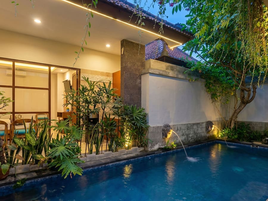 Außenpool, geöffnet von 06:00 Uhr bis 22:00 Uhr, Sonnenschirme