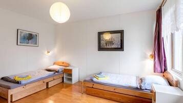 2 habitaciones, escritorio y internet