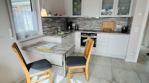 Fridge, oven, dishwasher, coffee/tea maker