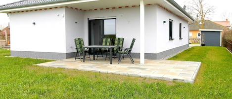 屋外ダイニングエリア