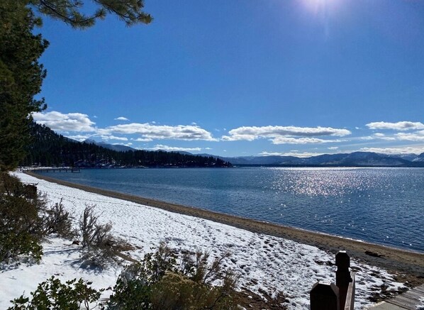 Playa privada, camastros y toallas de playa 