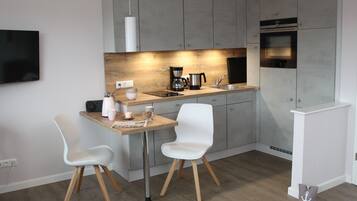 Refrigerador, microondas, horno y lavavajillas