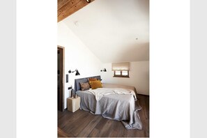 Unclassified image, 3 of 24, button