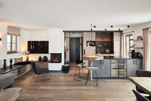 Unclassified image, 1 of 24, button