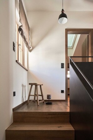 Unclassified image, 2 of 24, button