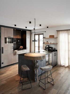 Fridge, microwave, oven, dishwasher