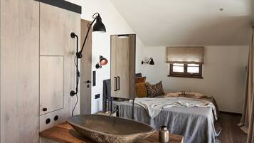 4 bedrooms, WiFi, bed sheets