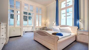 1 bedroom, travel cot, WiFi, bed sheets